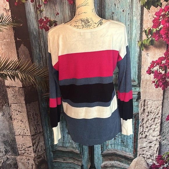Liz Claiborne striped light sweater , size medium, good used condition - Picture 5 of 6